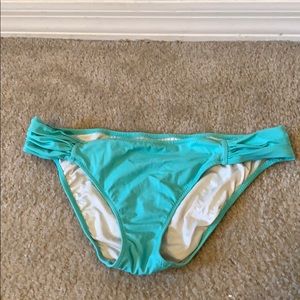 Bikini bottoms. Ruffles sides.